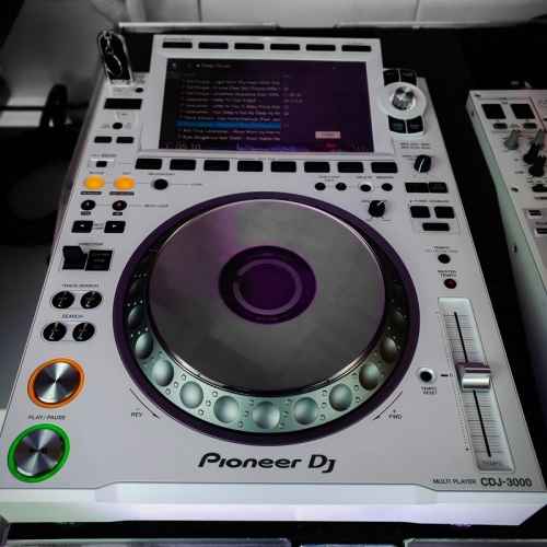 Pioneer CDJ-3000 DJ Multi Player=1400EUR